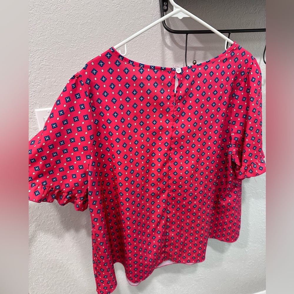 Pink flowy top - Picture 2 of 2